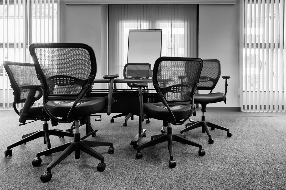 Cadeira de escritório: como escolhê-las para as salas de reunião?
